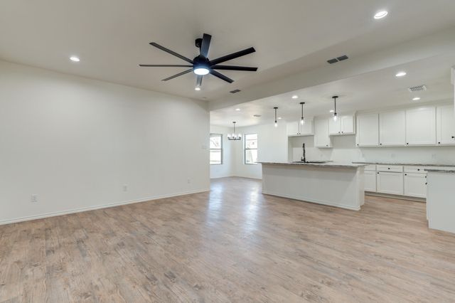 901 E Fordham Street, Lubbock, TX 79403