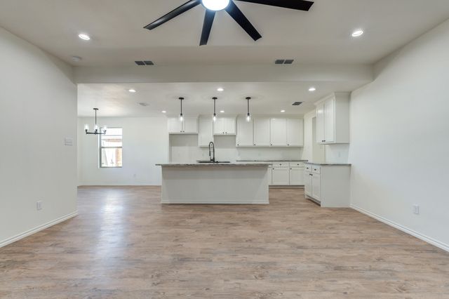 901 E Fordham Street, Lubbock, TX 79403