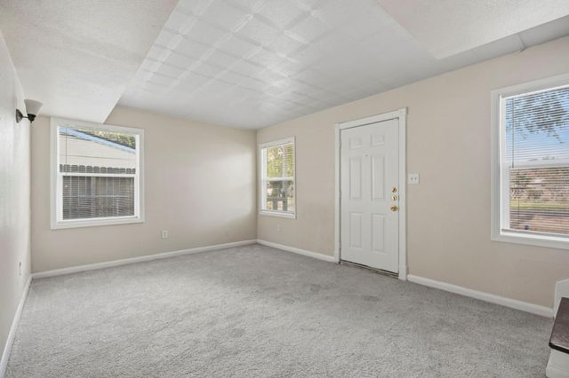 319 S 6th Street, La Porte, TX 77571