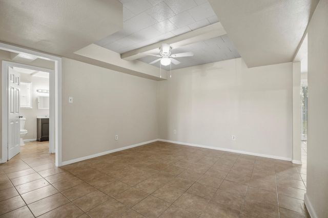 319 S 6th Street, La Porte, TX 77571