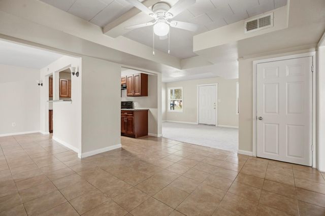 319 S 6th Street, La Porte, TX 77571