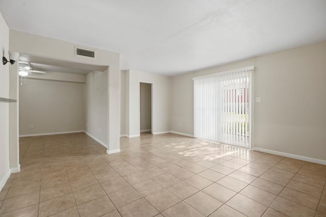 319 S 6th Street, La Porte, TX 77571