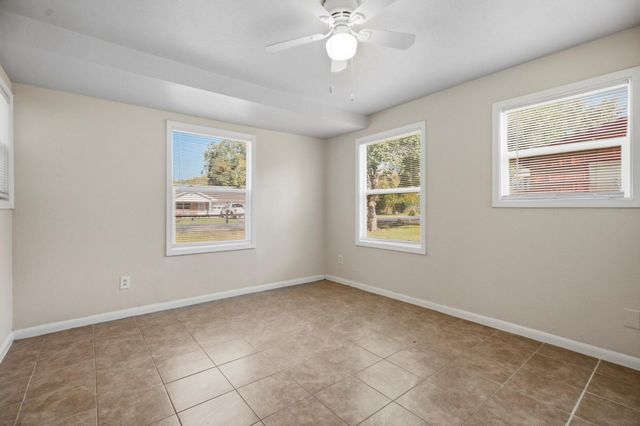 319 S 6th Street, La Porte, TX 77571