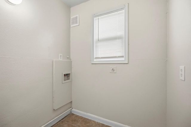 319 S 6th Street, La Porte, TX 77571