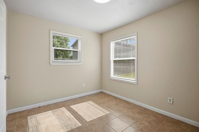 319 S 6th Street, La Porte, TX 77571