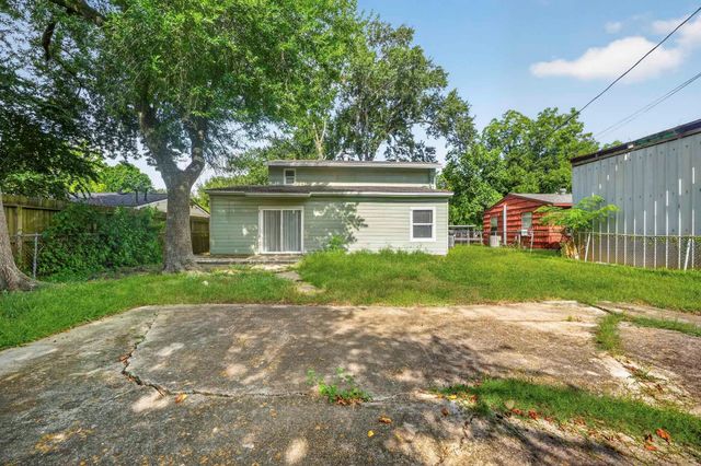319 S 6th Street, La Porte, TX 77571