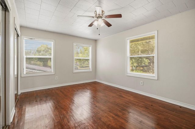 319 S 6th Street, La Porte, TX 77571
