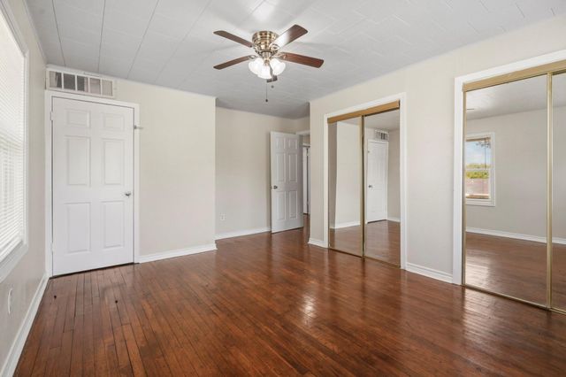 319 S 6th Street, La Porte, TX 77571