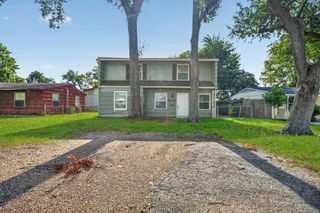 319 S 6th Street, La Porte, TX 77571