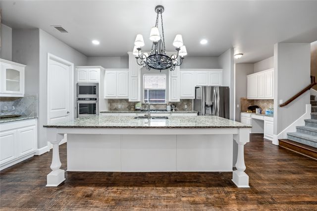 2662 Sharlis Drive, Frisco, TX 75036