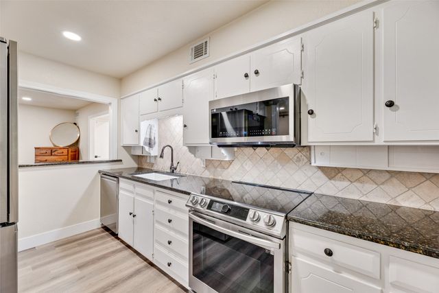 61 One Main Place, Benbrook, TX 76126