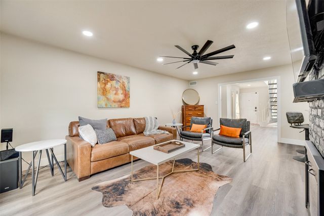 61 One Main Place, Benbrook, TX 76126