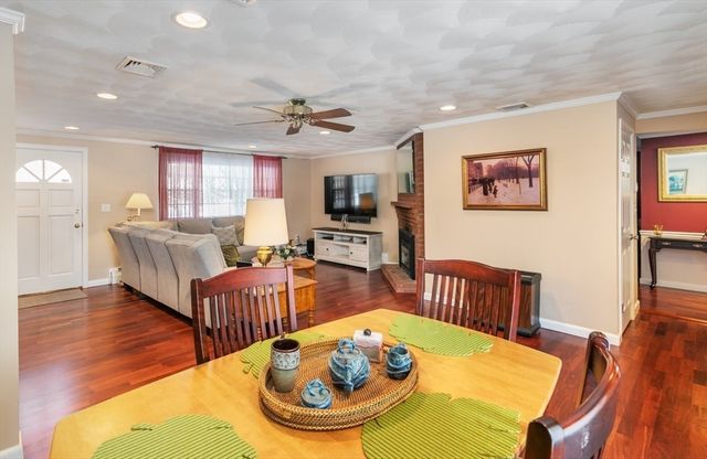 13 Wing Ter, Burlington, MA 01803