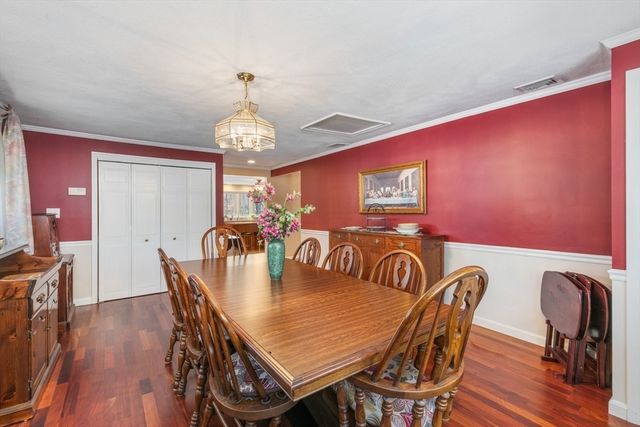 13 Wing Ter, Burlington, MA 01803