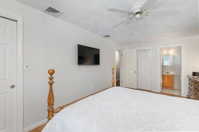 13 Wing Ter, Burlington, MA 01803