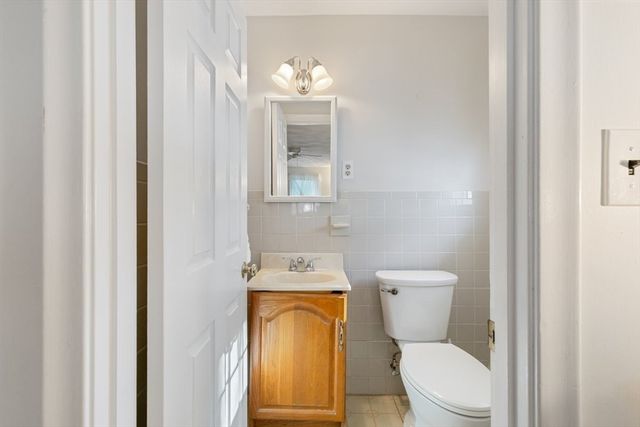 13 Wing Ter, Burlington, MA 01803