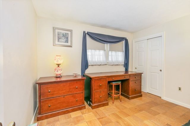 13 Wing Ter, Burlington, MA 01803