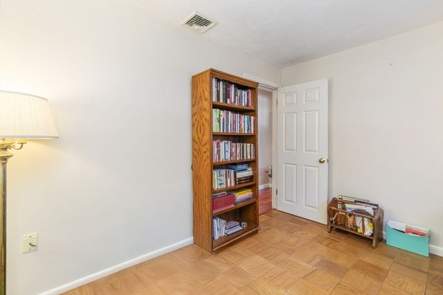 13 Wing Ter, Burlington, MA 01803