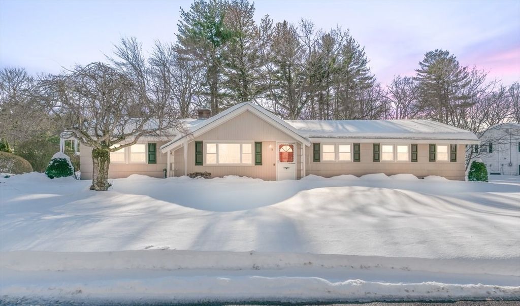 13 Wing Ter, Burlington, MA 01803