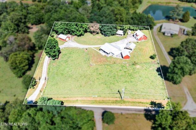 105 Foothills Rd, Pikeville, TN 37367