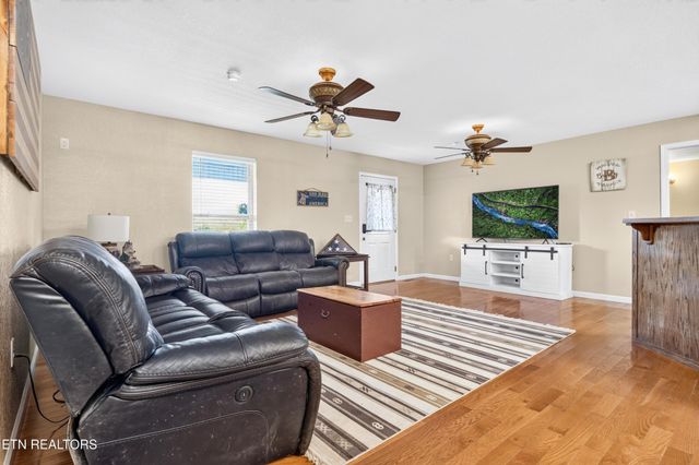 105 Foothills Rd, Pikeville, TN 37367