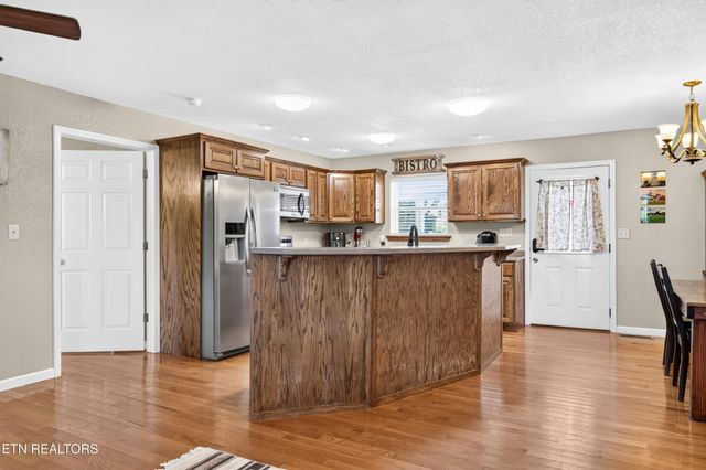 105 Foothills Rd, Pikeville, TN 37367