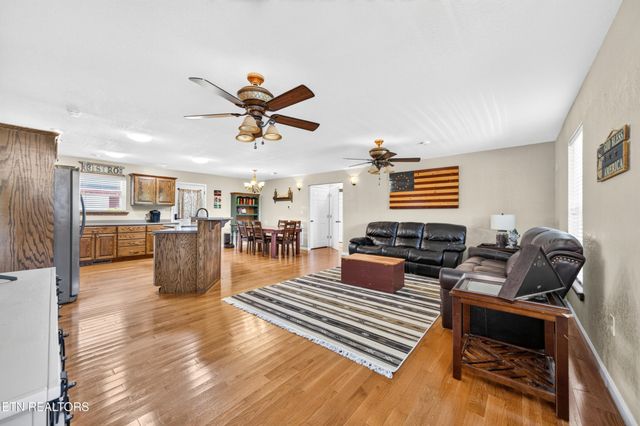 105 Foothills Rd, Pikeville, TN 37367
