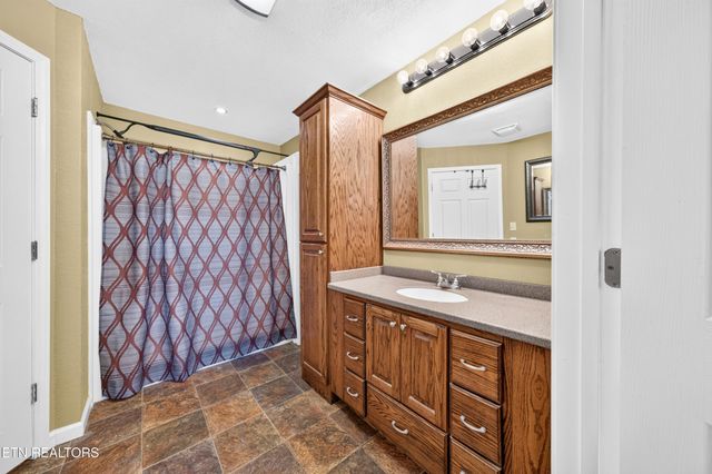 105 Foothills Rd, Pikeville, TN 37367