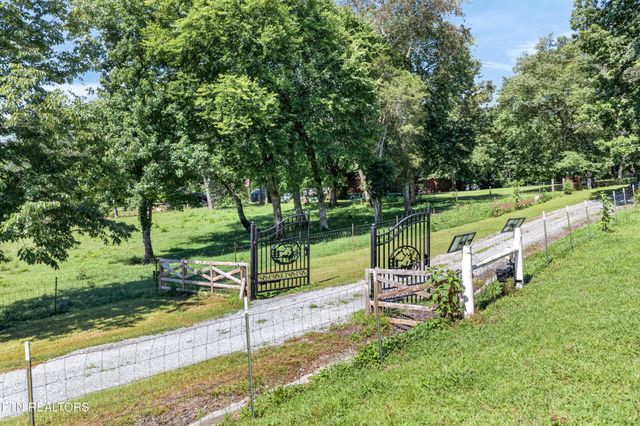 105 Foothills Rd, Pikeville, TN 37367