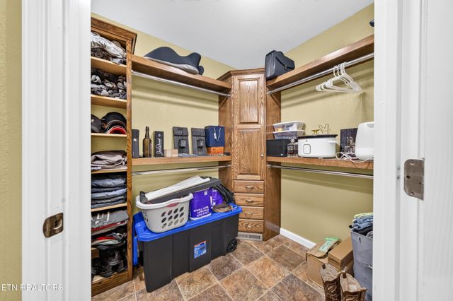 105 Foothills Rd, Pikeville, TN 37367