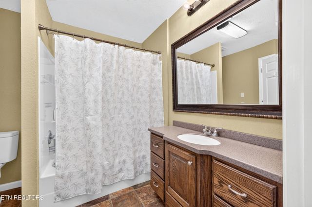 105 Foothills Rd, Pikeville, TN 37367