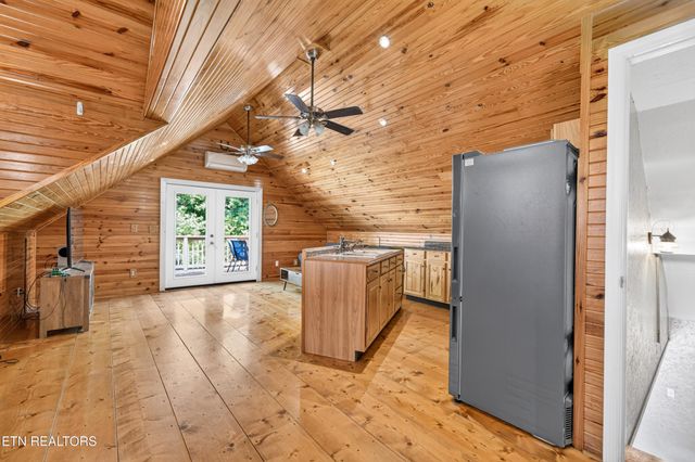 105 Foothills Rd, Pikeville, TN 37367