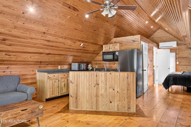 105 Foothills Rd, Pikeville, TN 37367