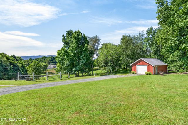 105 Foothills Rd, Pikeville, TN 37367