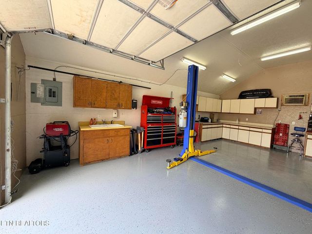 105 Foothills Rd, Pikeville, TN 37367