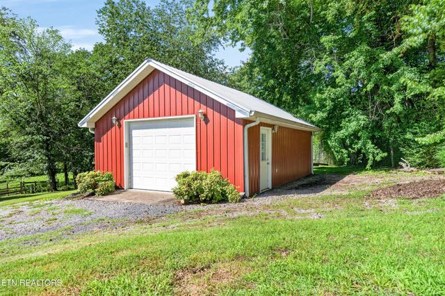 105 Foothills Rd, Pikeville, TN 37367