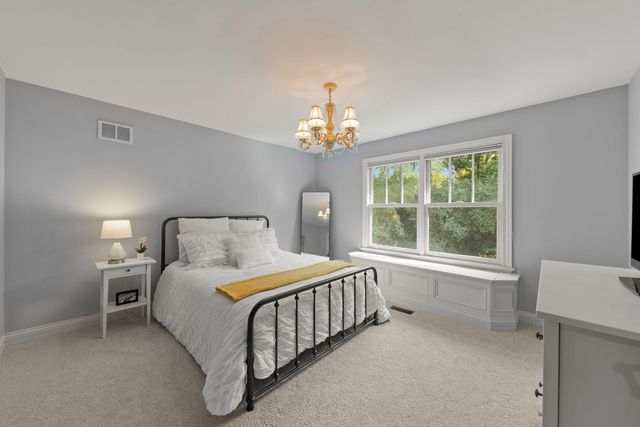 4947 Stonewall Avenue, Downers Grove, IL 60515