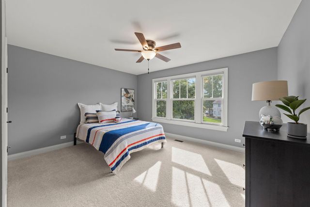 4947 Stonewall Avenue, Downers Grove, IL 60515