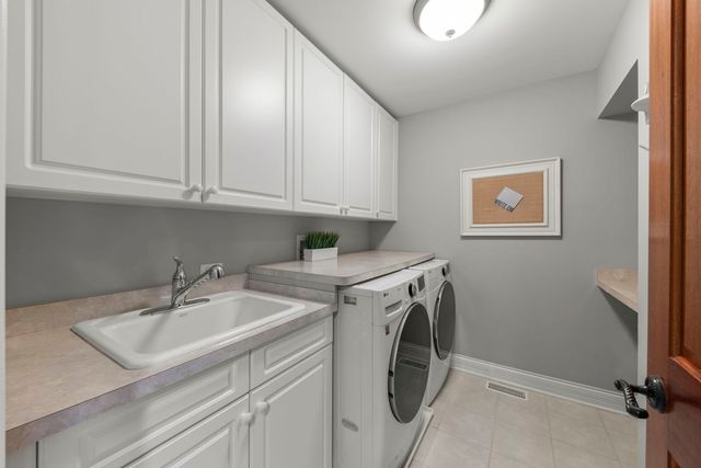 4947 Stonewall Avenue, Downers Grove, IL 60515