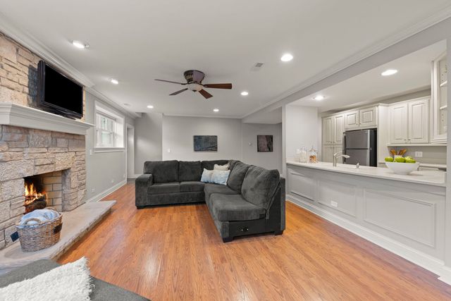 4947 Stonewall Avenue, Downers Grove, IL 60515