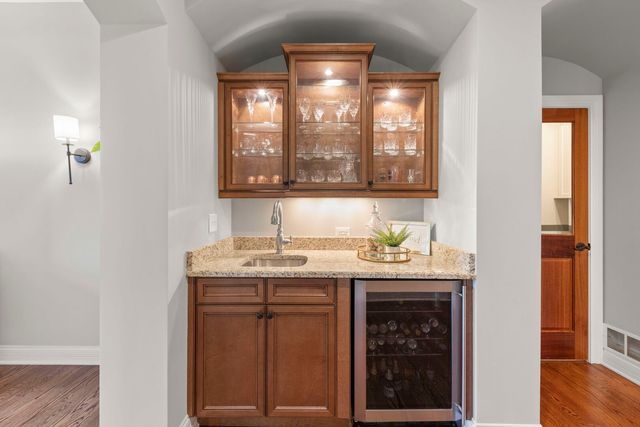 4947 Stonewall Avenue, Downers Grove, IL 60515