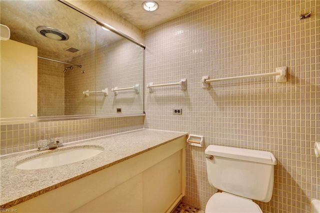 7320 Glenroie Ave Apt 2G, Norfolk, VA 23505