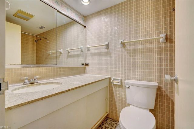 7320 Glenroie Ave Apt 2G, Norfolk, VA 23505