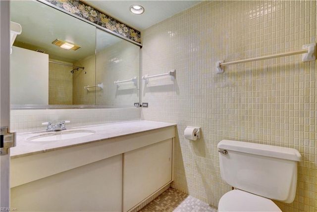 7320 Glenroie Ave Apt 2G, Norfolk, VA 23505