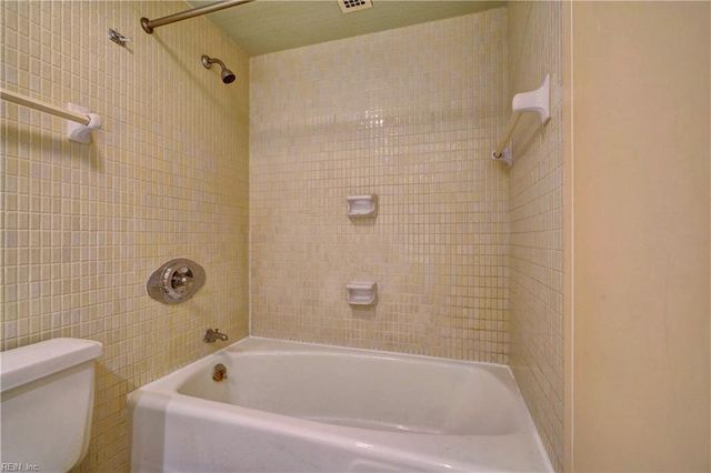 7320 Glenroie Ave Apt 2G, Norfolk, VA 23505