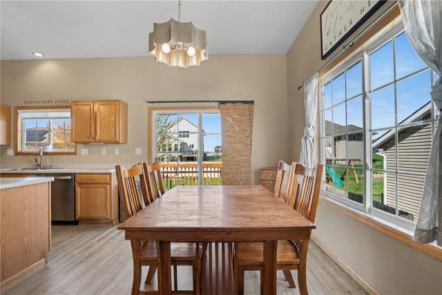 608 Randall Drive, Solon, IA 52333