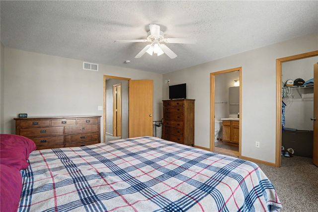 608 Randall Drive, Solon, IA 52333