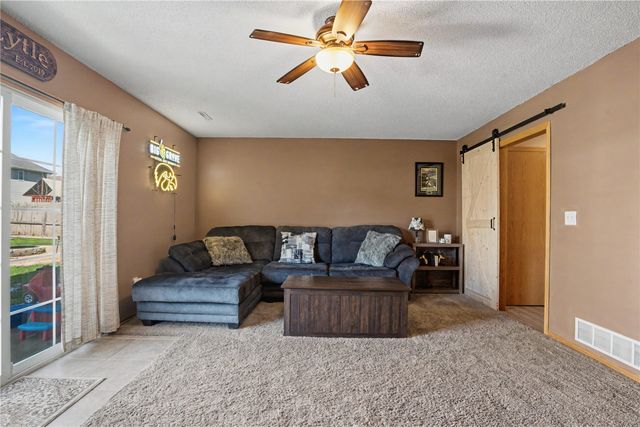 608 Randall Drive, Solon, IA 52333