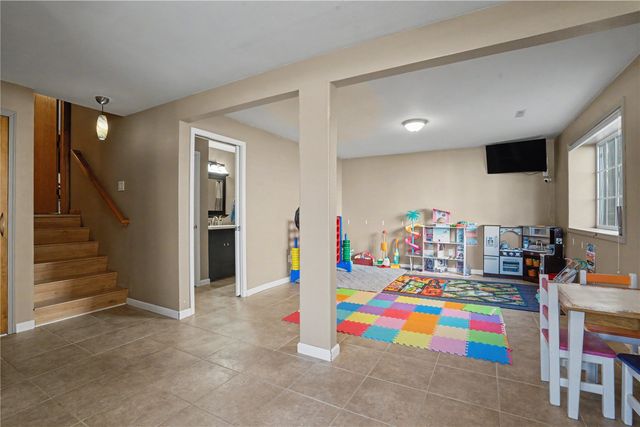 608 Randall Drive, Solon, IA 52333