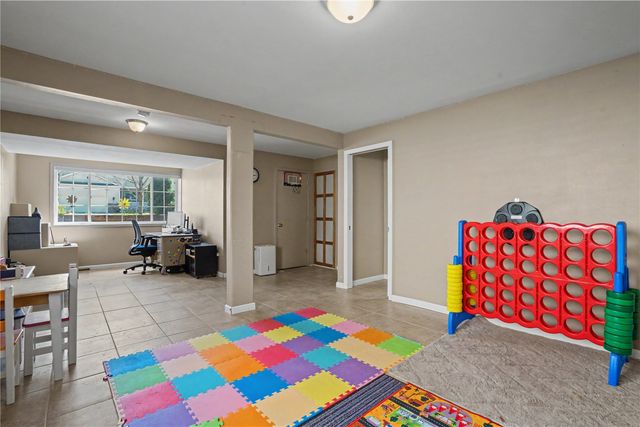 608 Randall Drive, Solon, IA 52333